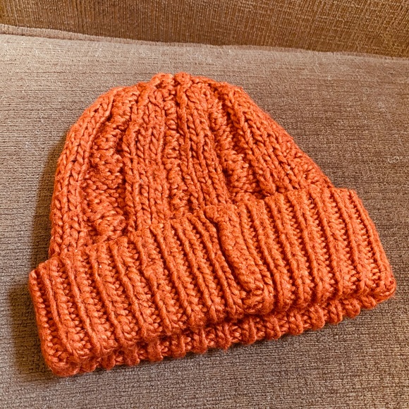 Cute orange beanie - Picture 2 of 2